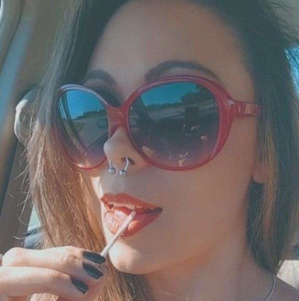 Meet your Posher, Cassandra